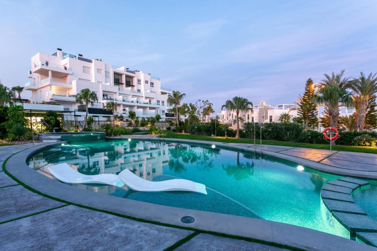 Nice 2 Bedroom Bali Apartment With Sea Views Torrevieja Eksteriør bilde