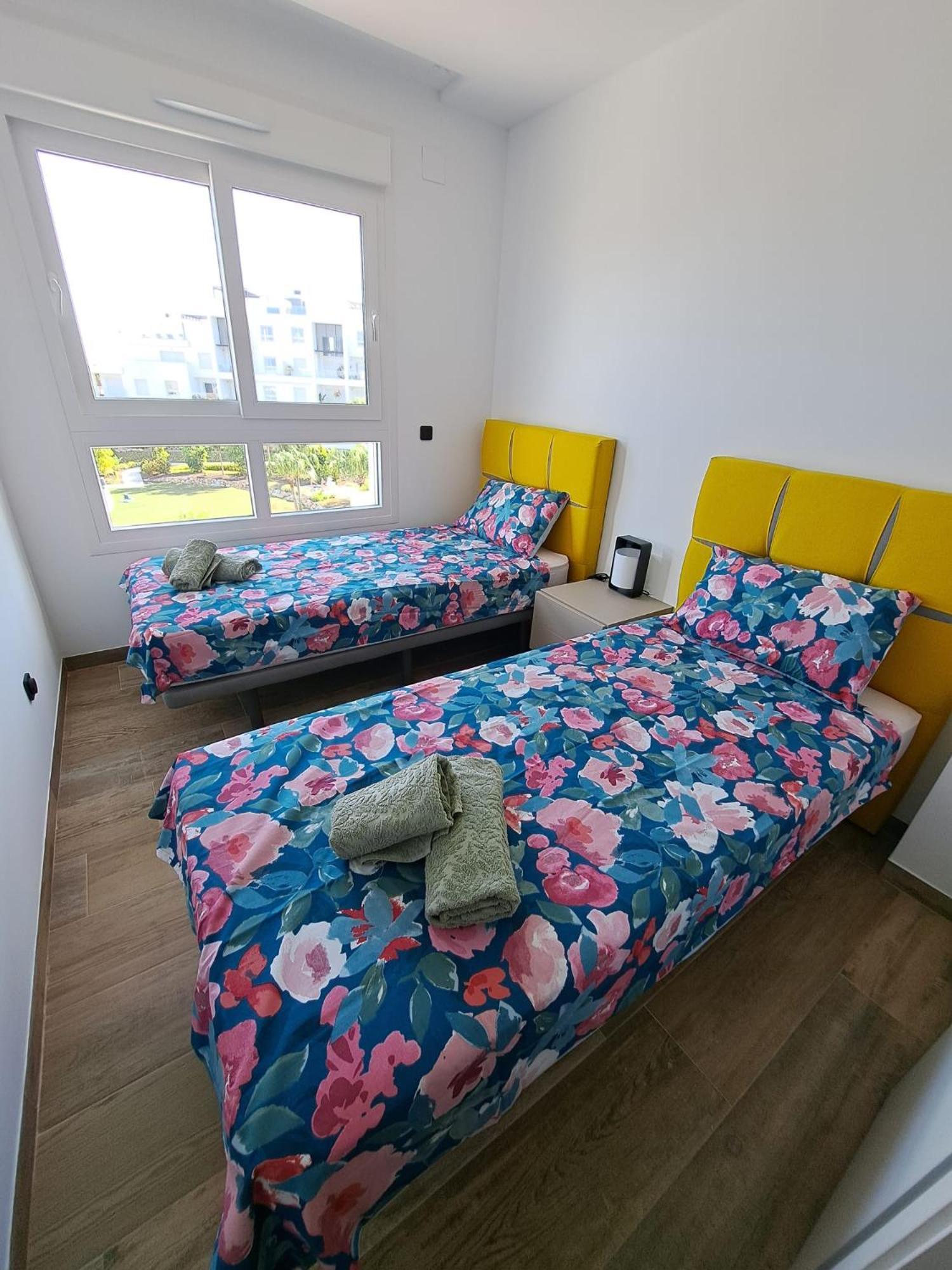 Nice 2 Bedroom Bali Apartment With Sea Views Torrevieja Eksteriør bilde