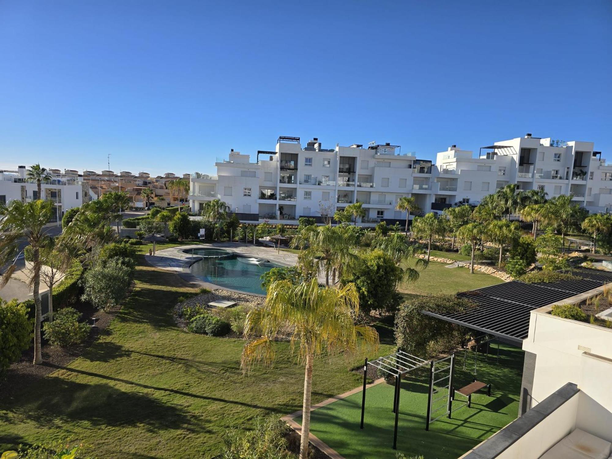 Nice 2 Bedroom Bali Apartment With Sea Views Torrevieja Eksteriør bilde