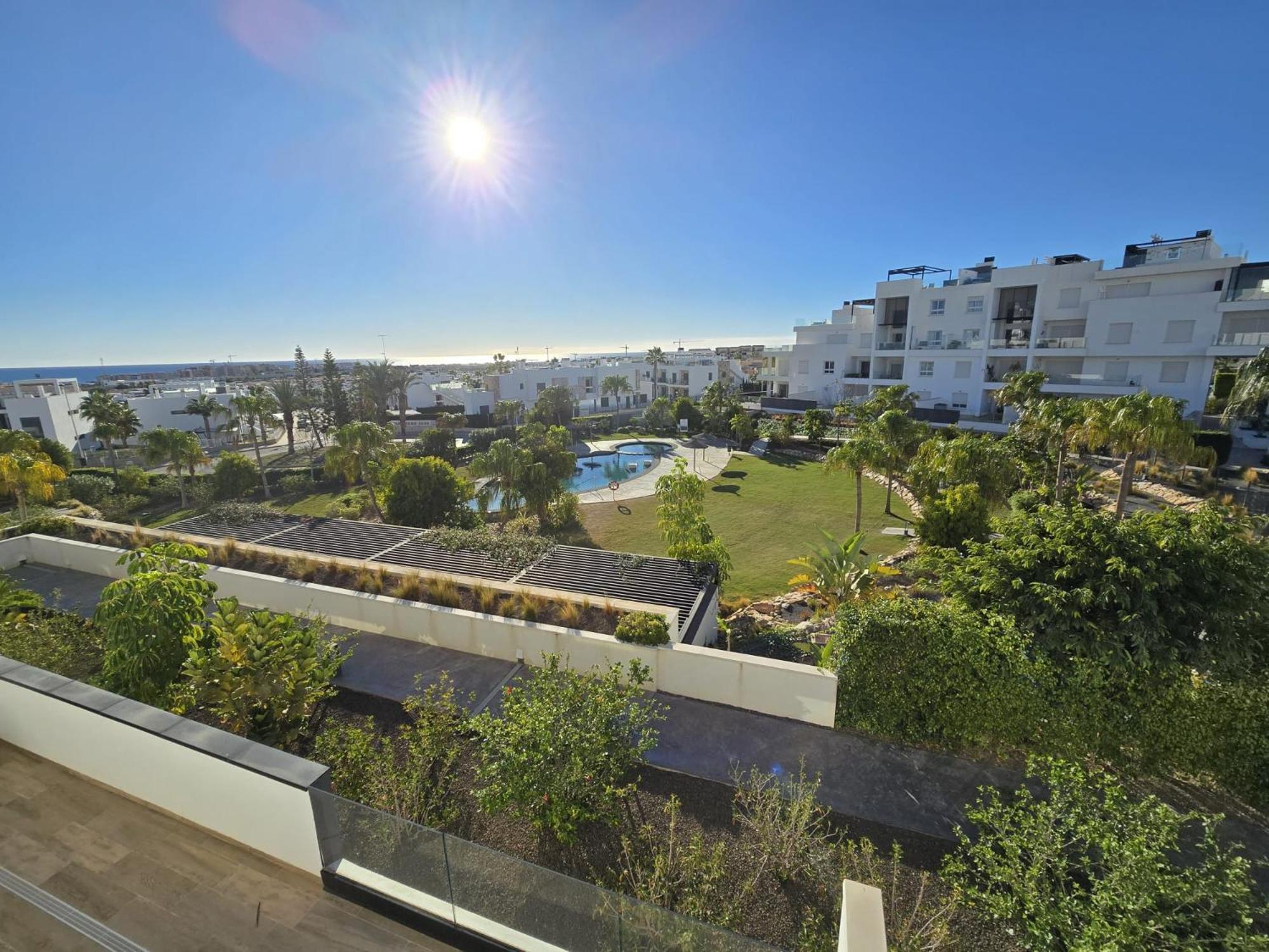 Nice 2 Bedroom Bali Apartment With Sea Views Torrevieja Eksteriør bilde