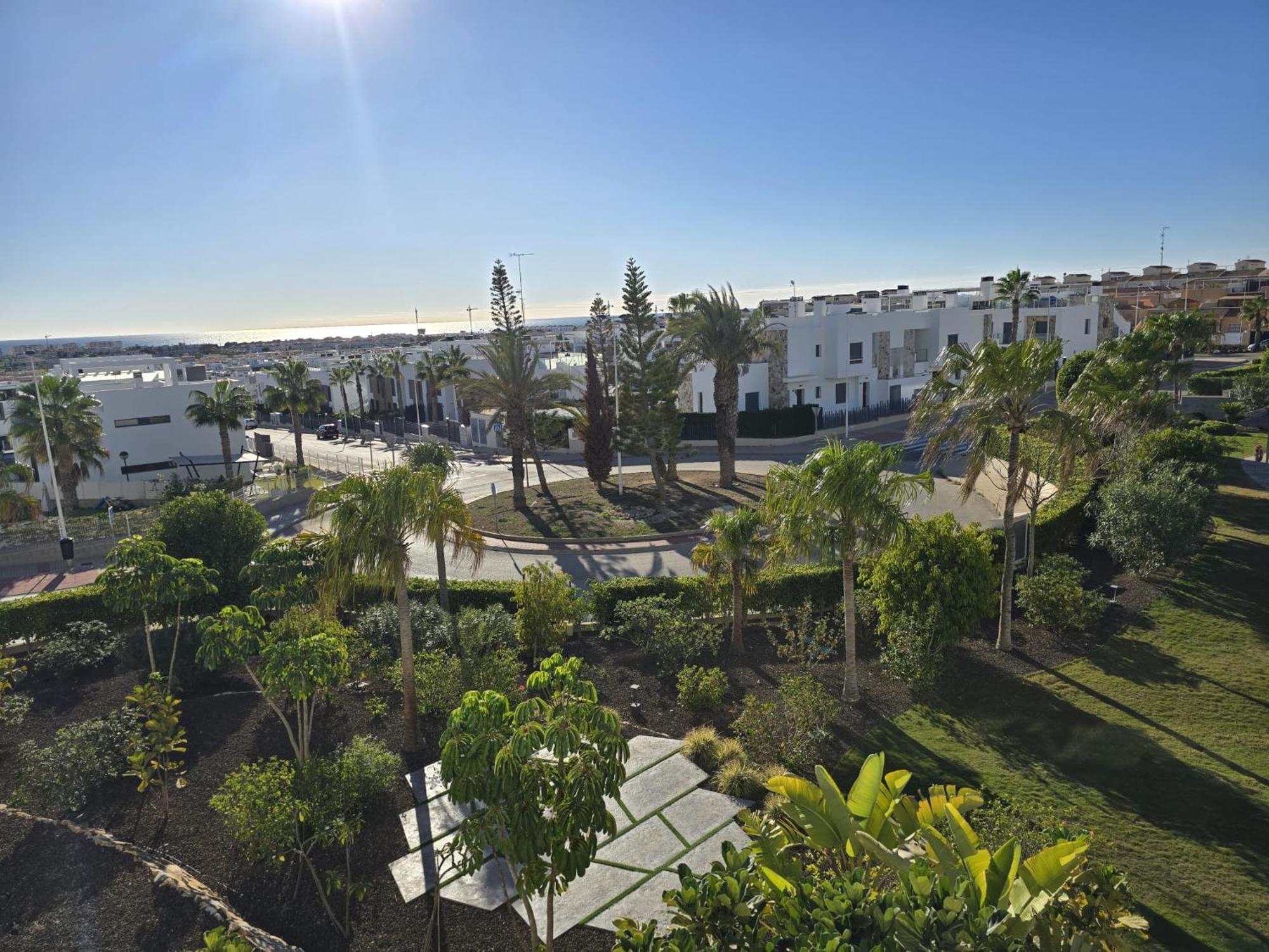 Nice 2 Bedroom Bali Apartment With Sea Views Torrevieja Eksteriør bilde