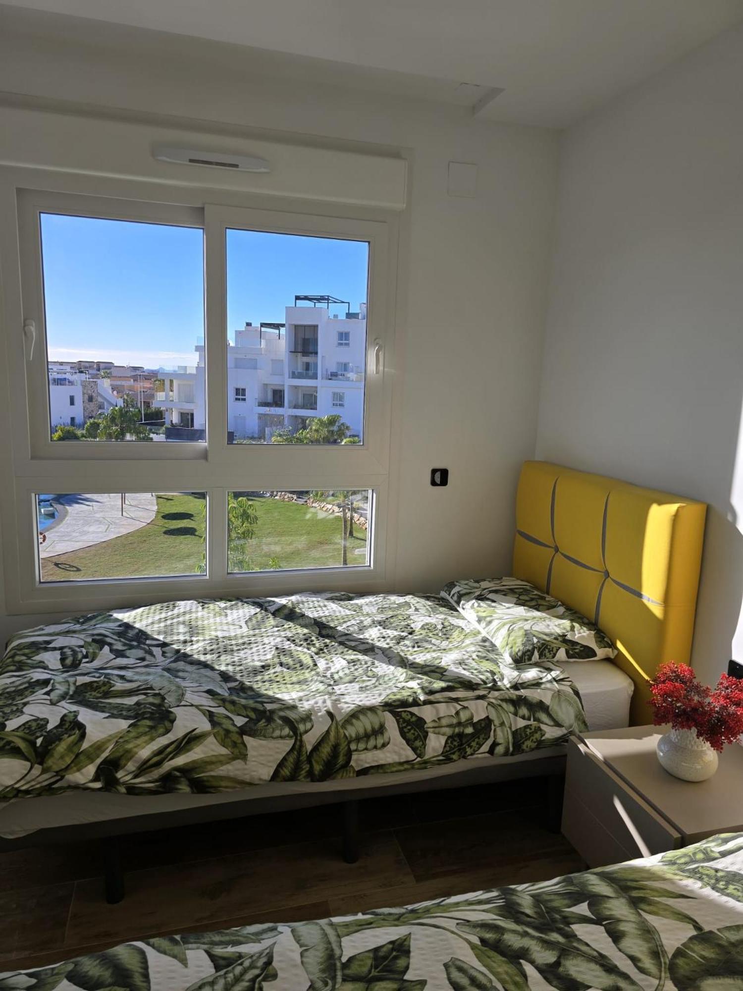 Nice 2 Bedroom Bali Apartment With Sea Views Torrevieja Eksteriør bilde