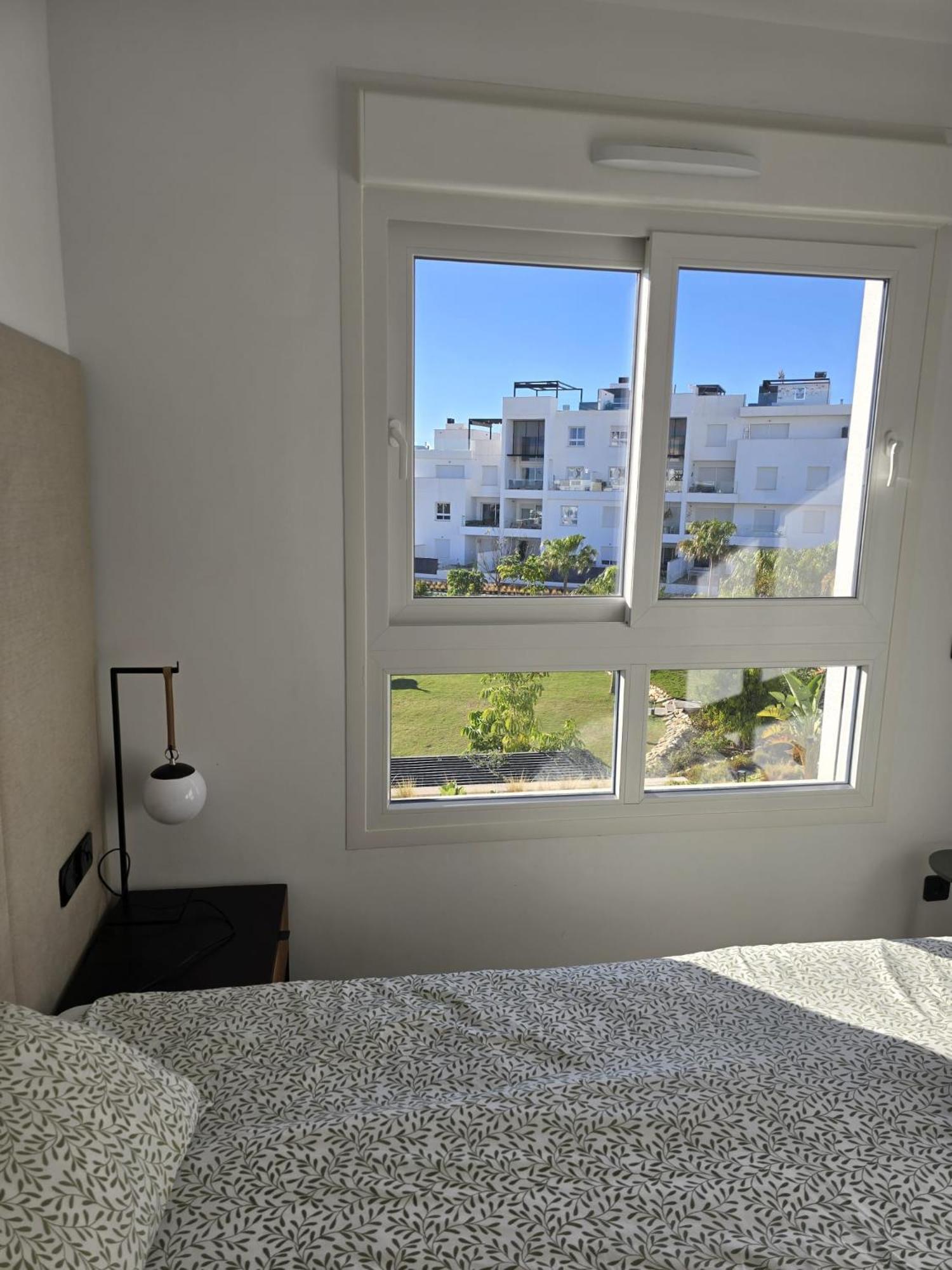 Nice 2 Bedroom Bali Apartment With Sea Views Torrevieja Eksteriør bilde